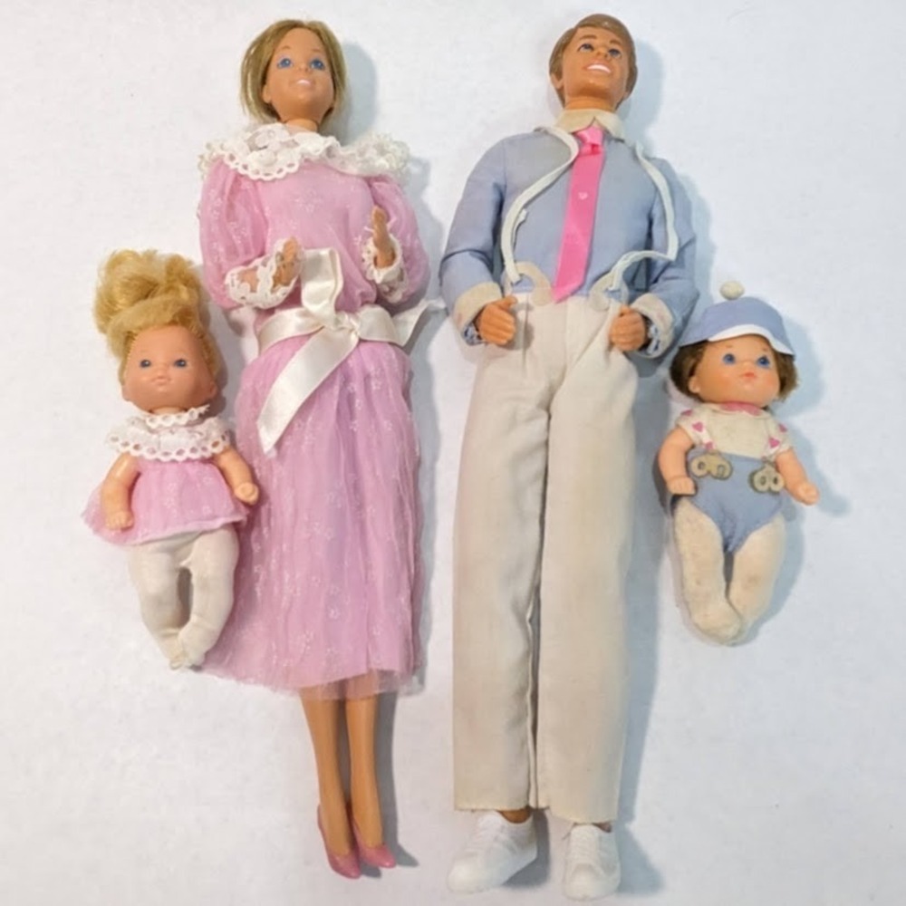Vintage 1980's Barbie The HEART FAMILY Mom Dad Boy Girl with Outfits 4 Doll Lot
